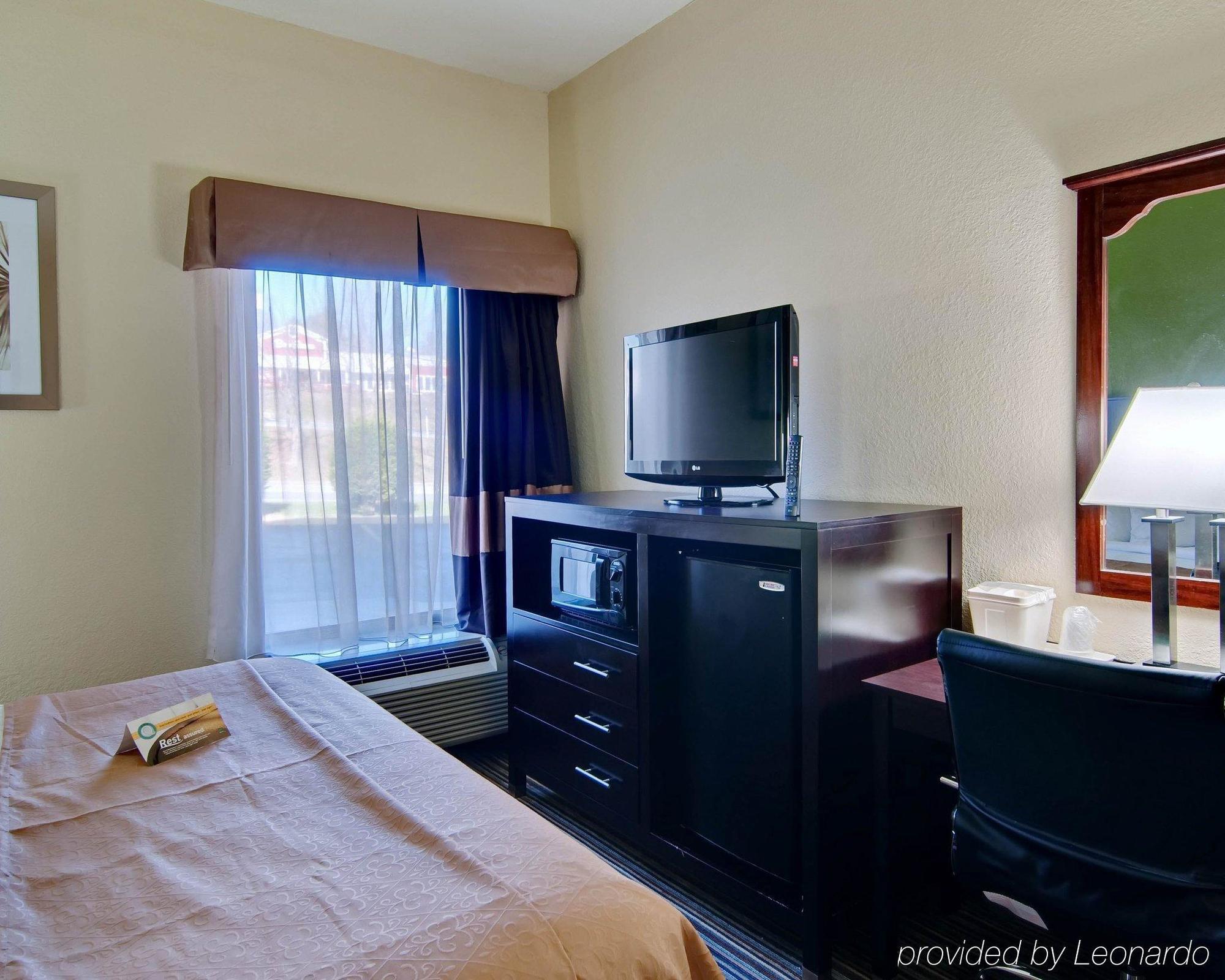 Spark By Hilton Wytheville East Main Street Bagian luar foto