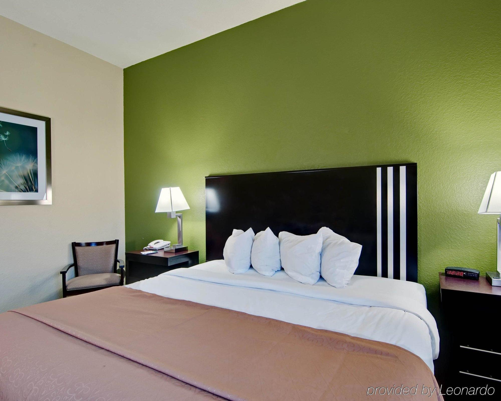 Spark By Hilton Wytheville East Main Street Bagian luar foto
