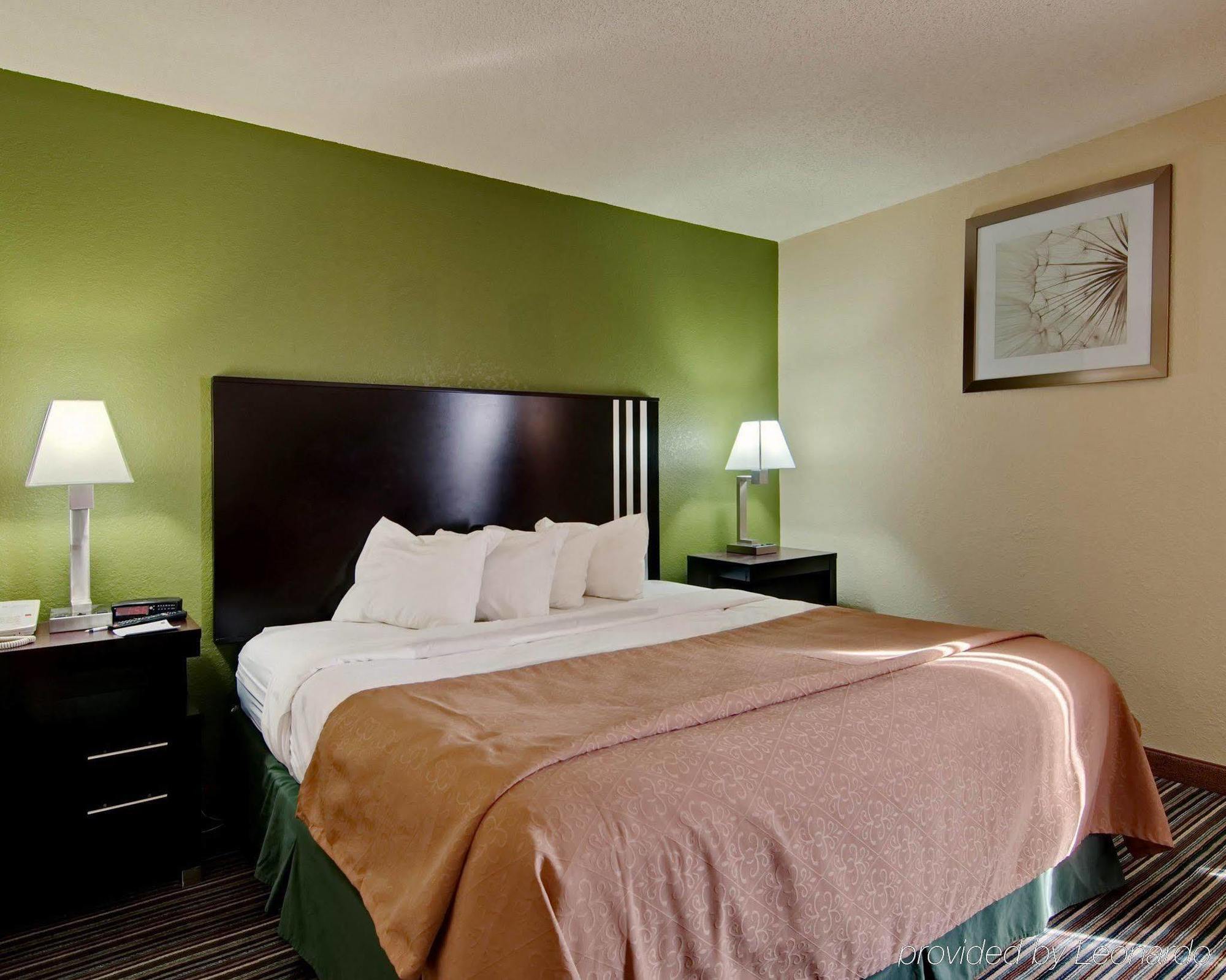 Spark By Hilton Wytheville East Main Street Bagian luar foto